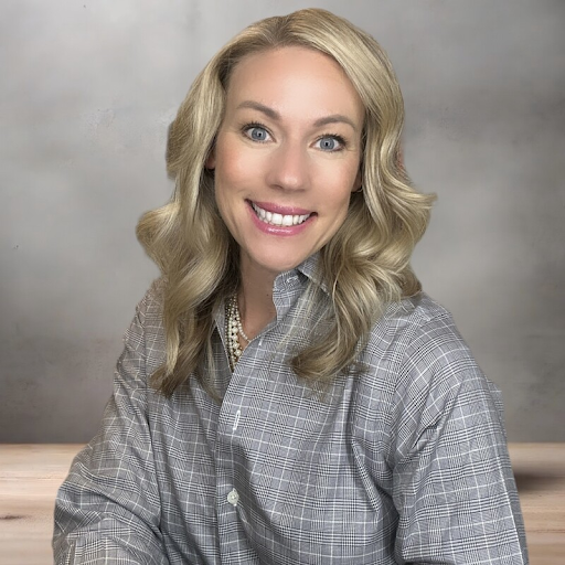 Laurie Hinton headshot